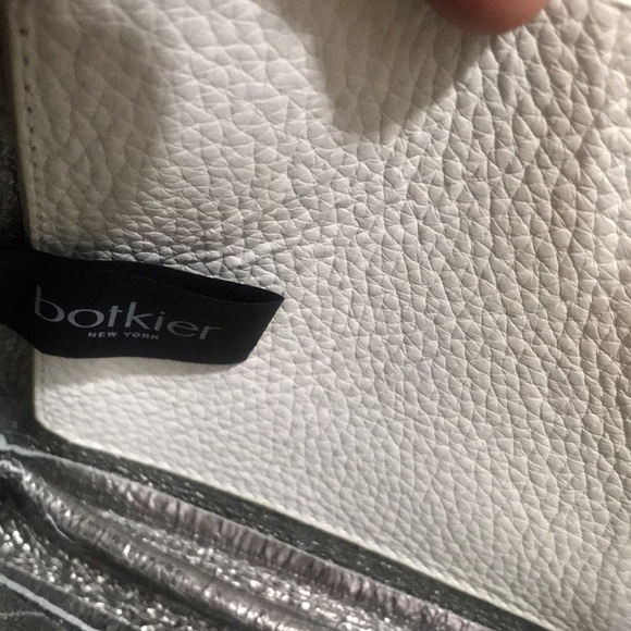 Botkier NWT White Pebbled Leather Expandable Crossbody Handbag - Picture 7 of 16